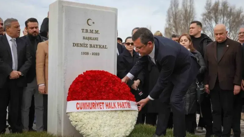 Deniz Baykal, ölümünün ikinci yılında mezarı başında anıldı