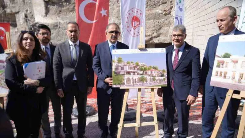 Bakan Özhaseki: "Önümüzdeki aydan itibaren her ay 10 - 15 bin konutu dağıtmaya devam edeceğiz"
