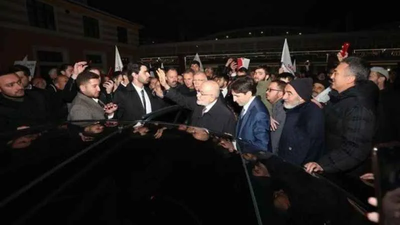 Karamollaoğlu, Sivas’a eleştirdiği hızlı trenle gitti