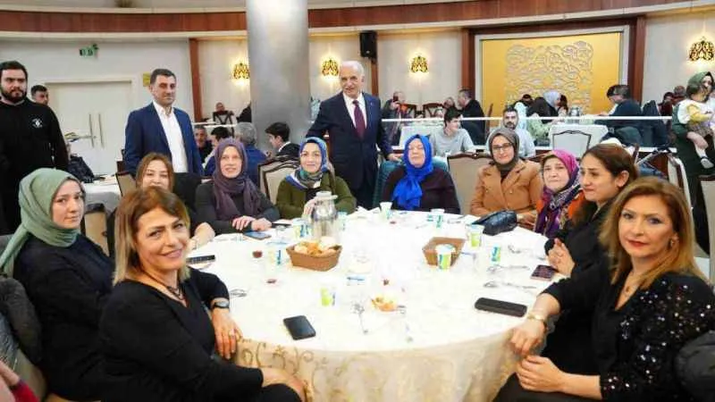 Ümraniye Belediye Başkanı Yıldırım Bakkallar Odası esnafı ile bir araya geldi