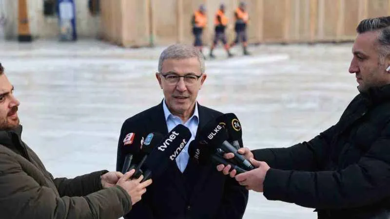 Eyüpsultan Cami ve meydanı gül suyu ile yıkandı