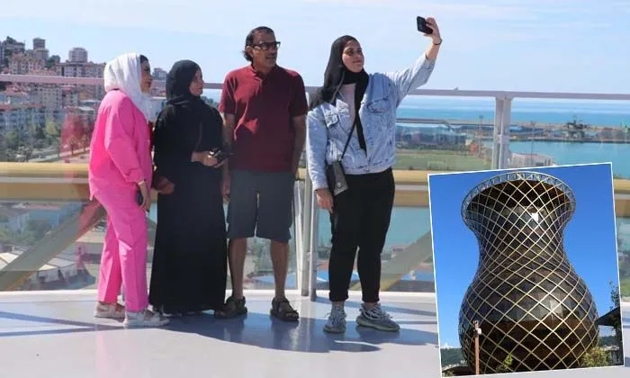 Dev çay bardağında fotoğraf çektirme yarışı