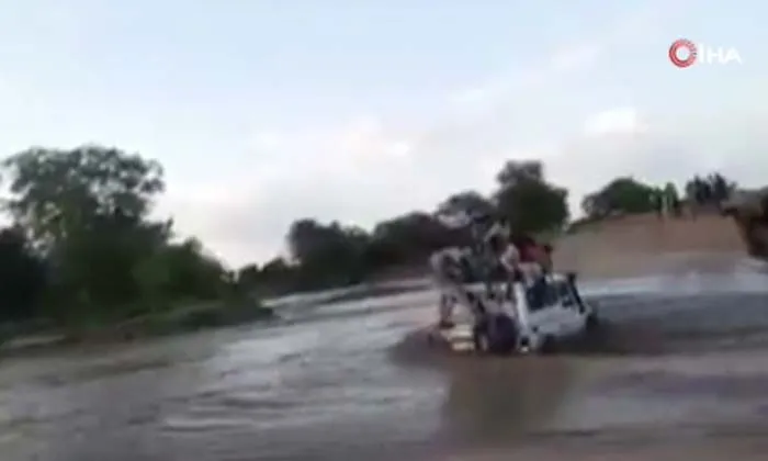 Sudan’da araç sele kapıldı: 10 ölü