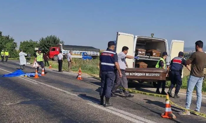 İzmir’de araç yayalara çarptı: 1’i çocuk 2 ölü