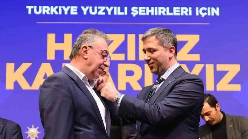 400 CHP’li istifa ederek AK Parti’ye katıldı