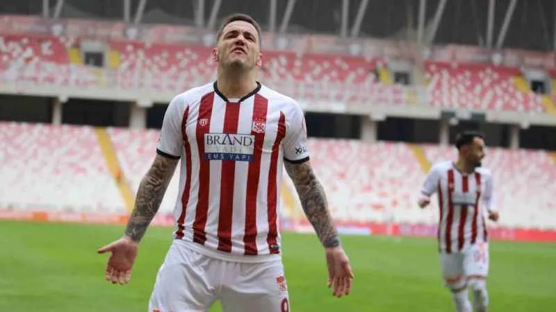 Sivassporlu Rey Manaj’a milli davet