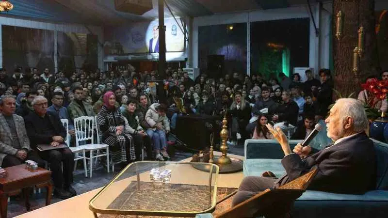 Eyüpsultan’da Ramazan Sohbetlerinin konuğu ünlü tarihçi İlber Ortaylı oldu