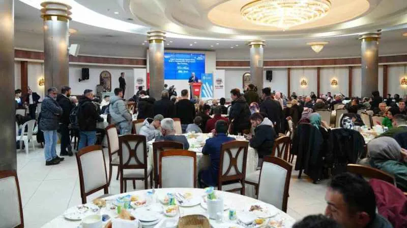 Ümraniye Belediye Başkanı Yıldırım, vatandaşlar ile iftar yemeğinde buluştu