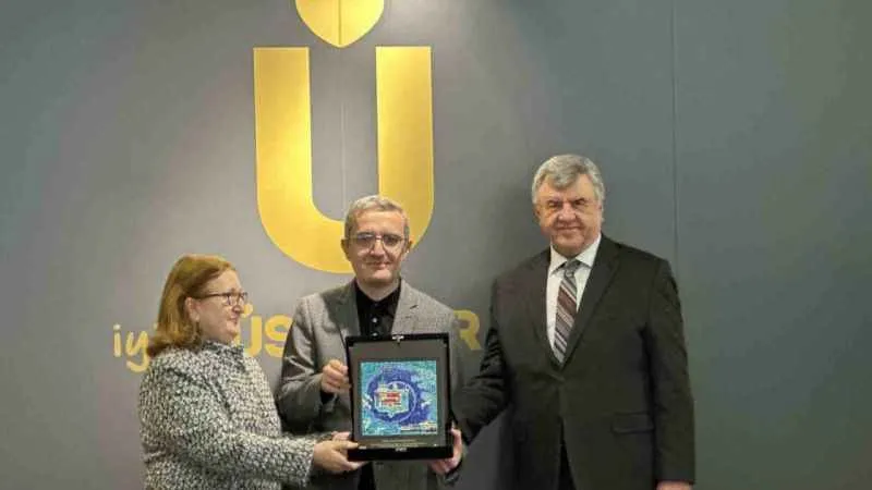 Üsküdar Belediyesi tarafından düzenlenen Hilye-i Saadet sergisi açıldı