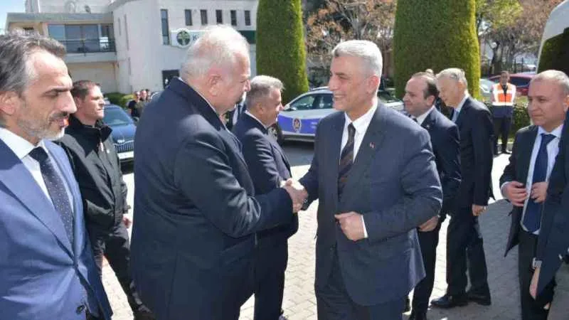 Ticaret Bakanı Ömer Bolat: “Bu sene hedefimiz ülkemize 377 milyar dolar döviz kazandırmak”