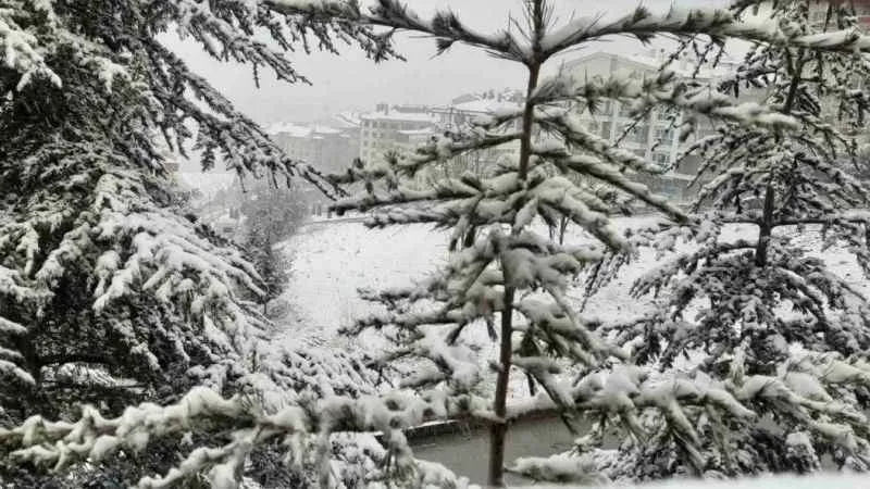 Ankara’da sabah saatlerinde kar yağışı başladı