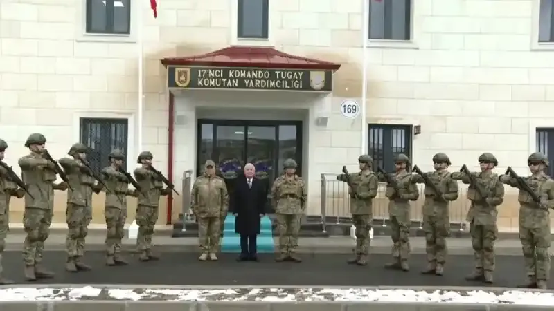 Bakan Güler, komando tugayını denetledi