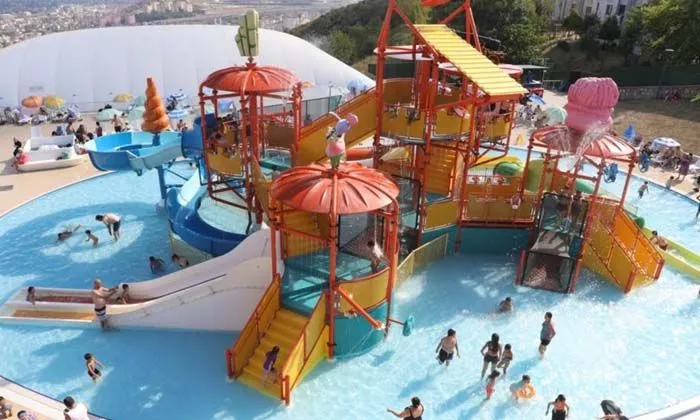 İzmitliler aquaparkta eğleniyor