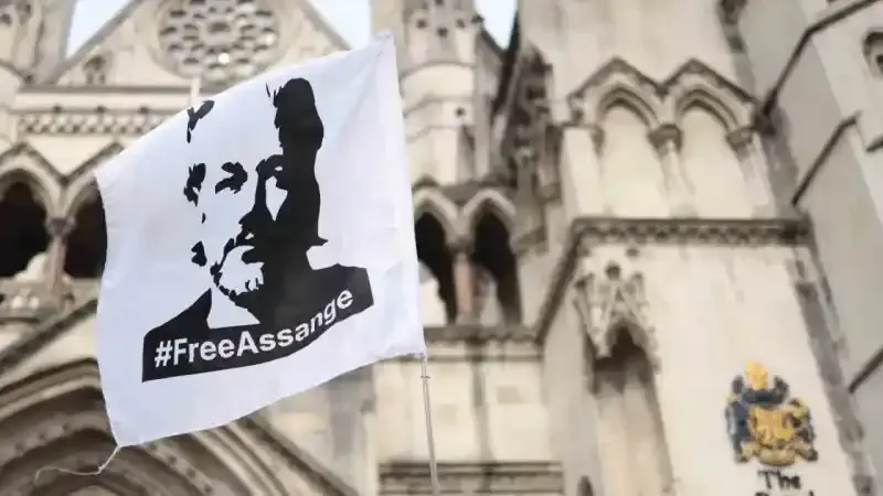 WikiLeaks kurucusu Assange’ın İngiltere’den ABD’ye iadesi askıya alındı