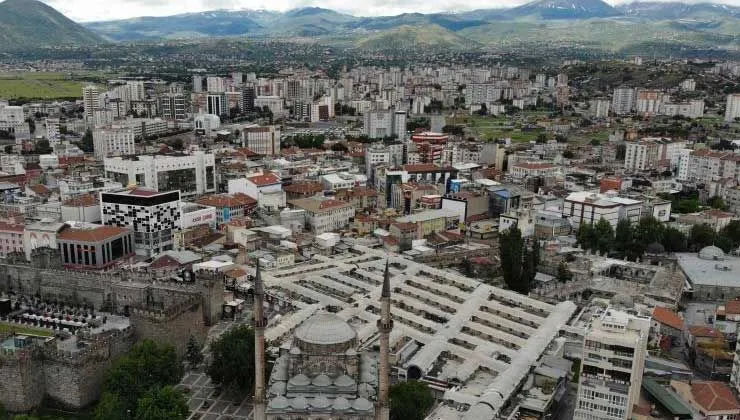 Ev sahiplerine uzmanından önemli uyarı: Boş evlerinize perde takın