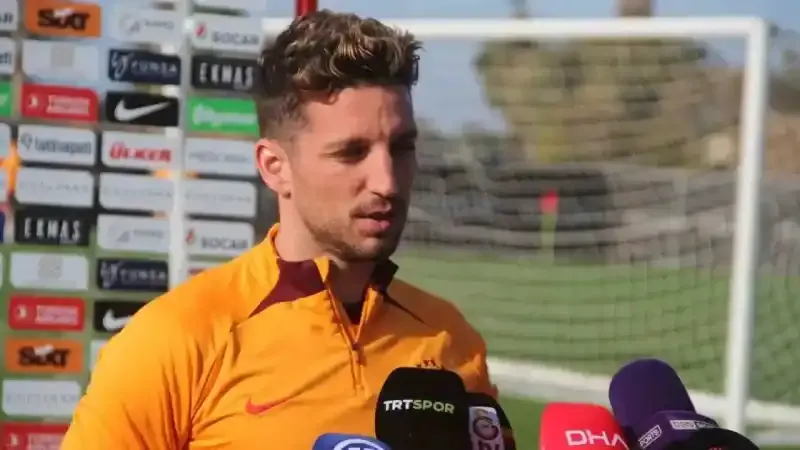 Mertens: "1 yıl daha futbola devam edeceğim"