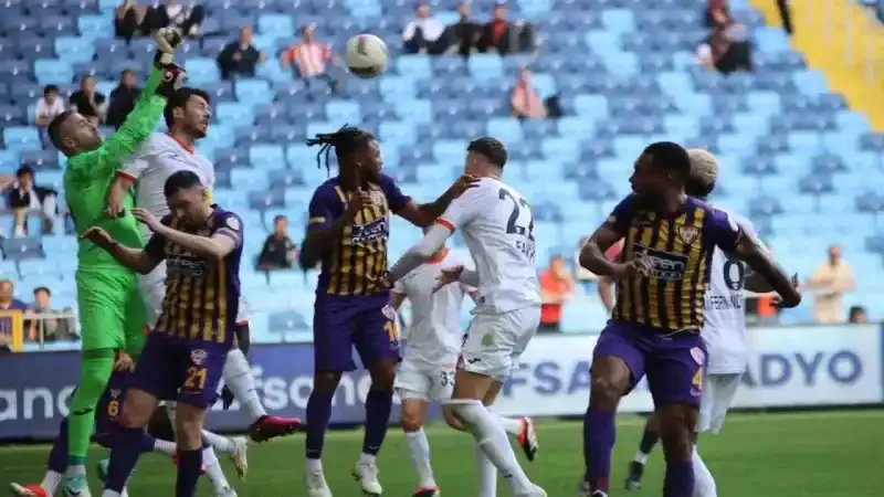 Adanaspor'a mağlup olan Eyüpspor, Süper Lig'e çıkışı haftaya bıraktı