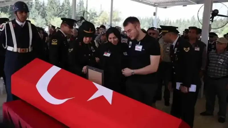 Adanalı Şehit Nebi Çullu gözyaşları içinde toprağa verildi