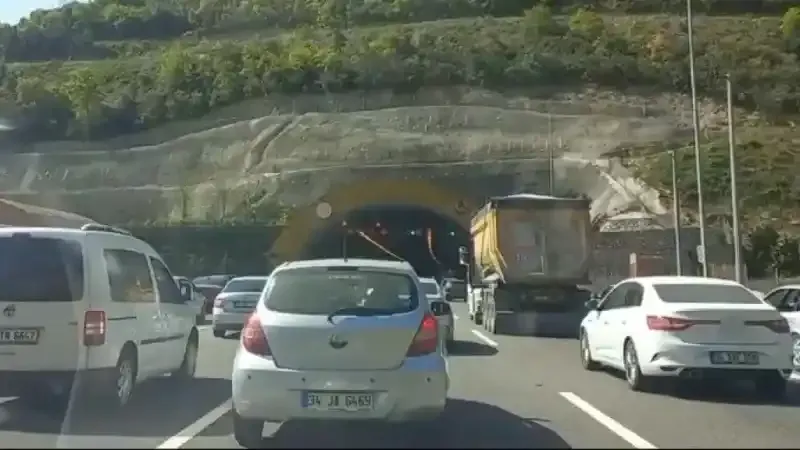 Kuzey Marmara Otoyolu’nda meydana gelen kaza trafiği felç etti