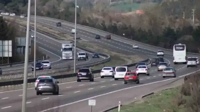 Tatilin son gününde TEM’in Bolu geçişinde trafik akıcı