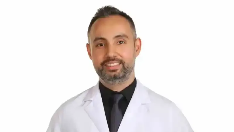 “Göz ovuşturmak retina hasarına yol açabilir”