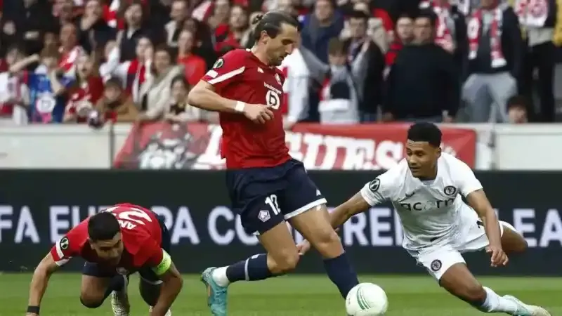 Aston Villa penaltılarla yarı finalde