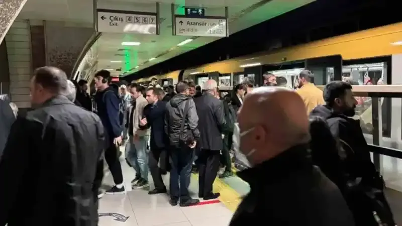 Üsküdar-Samandıra metro hattında arıza nedeniyle seferler aksadı