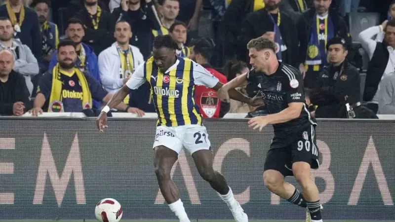 Fenerbahçe Beşiktaş'ı 2-1'le geçti