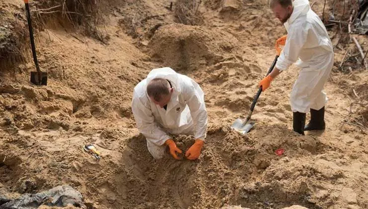 Zelenskiy: İzyum’daki toplu mezarda 400’den fazla ceset bulundu