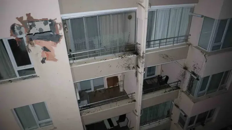 Ankara’da ilginç kaza: Kontrolden çıkan otomobil binanın 3’üncü katına çarptı