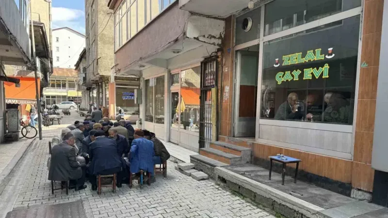 Bu kahvehanede 7’den 70’e herkes satranç oynuyor