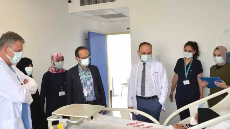 Annesinin böbreği ile hayata tutundu