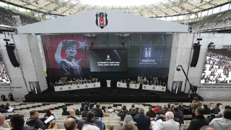 Hasan Arat: “Bu kongrede Beşiktaş’ı farklı yerlere götüreceğimiz belli oldu”