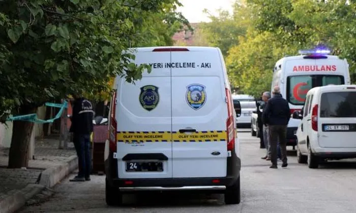 Erzincan’da simit satıcısı evinde ölü bulundu
