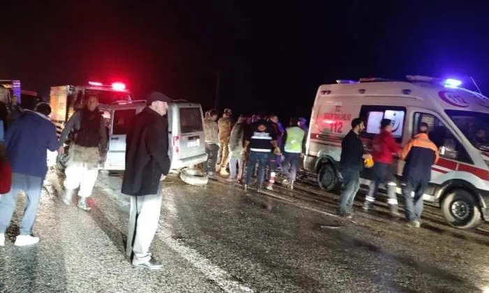 Tatvan-Hizan karayolunda trafik kazası: 1 ölü, 4 yaralı