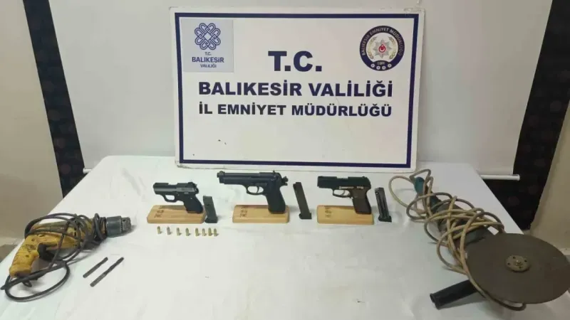 Kurusıkı tabancaları gerçek silaha dönüştüren atölyeye operasyon