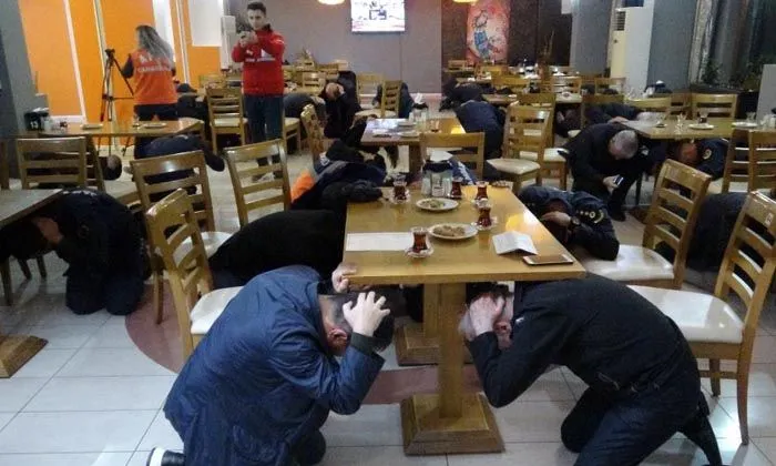 Türkiye ilk defa “çök-kapan-tutun” tatbikatı yaptı