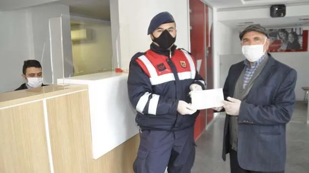 Emekli maaşının hepsini ”Biz Bize Yeteriz Türkiye’m” kampanyasına bağışladı