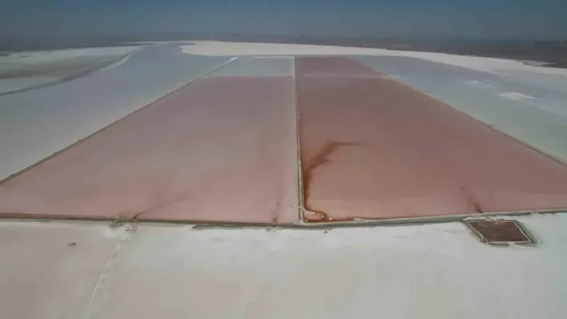 Tuz Gölü pembe renge büründü