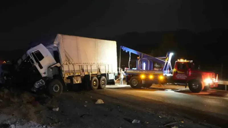 Niğde’de zincirleme trafik kazası: 3 ölü, 4 yaralı