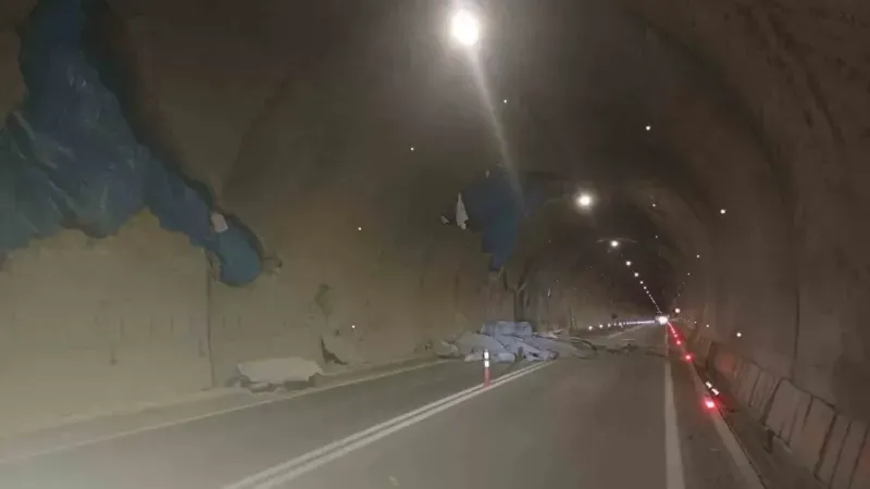 Yusufeli Barajı sonrası yapılan T14 Tüneli’nde çatlaklar yerini çökmelere bıraktı