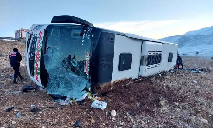 Afyonkarahisar’dan acı haber! Otobüs devrildi ölü ve yaralılar var