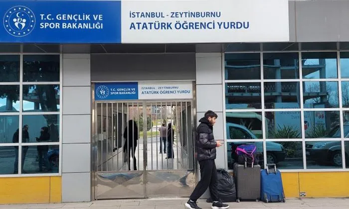 İstanbul’da öğrenciler yurtları boşaltmaya başladı