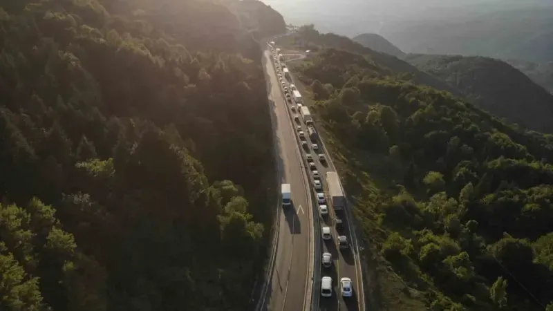 Tünel kapandı, Bolu Dağı esnafı yoğunluktan işleri yetiştiremiyor