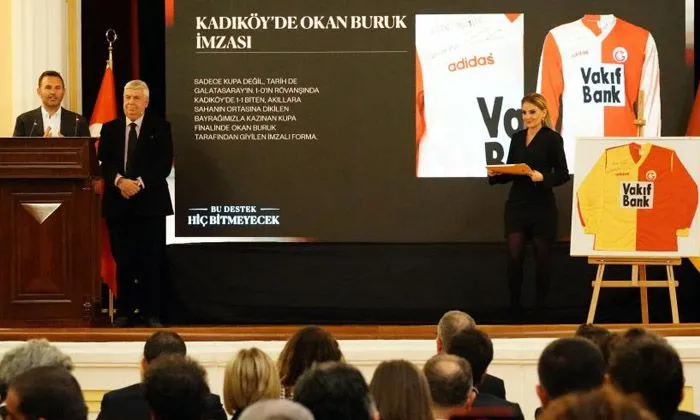 Galatasaray’ın düzenlediği müzayedede 17 milyon 780 bin TL toplandı