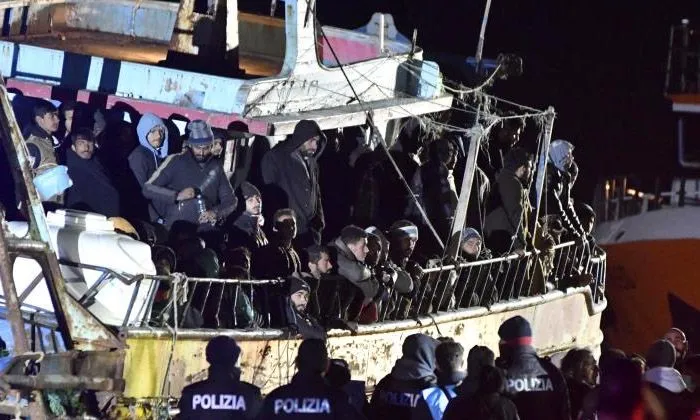 Bir günde denizde binden fazla göçmen kurtarıldı