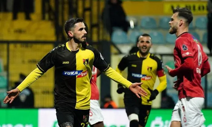 Sivasspor, İstanbul deplasmanında ağır yara aldı