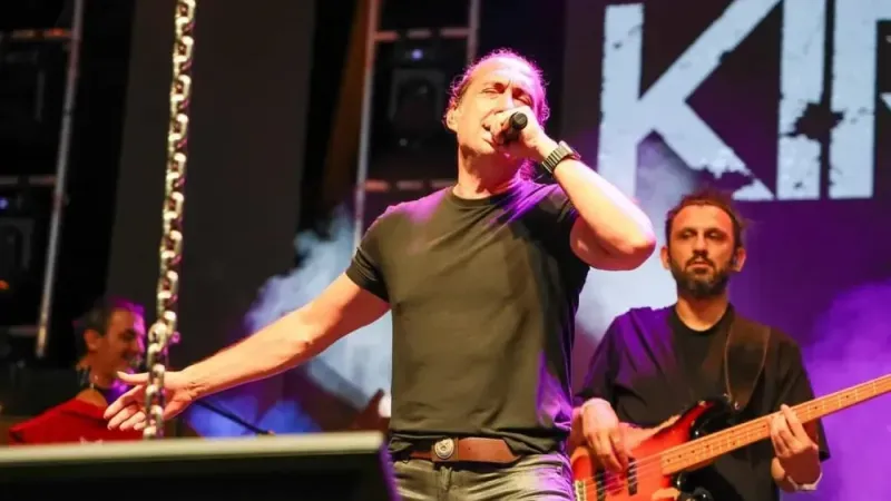 Ünlü şarkıcı Kıraç, konserine giderken kayboldu