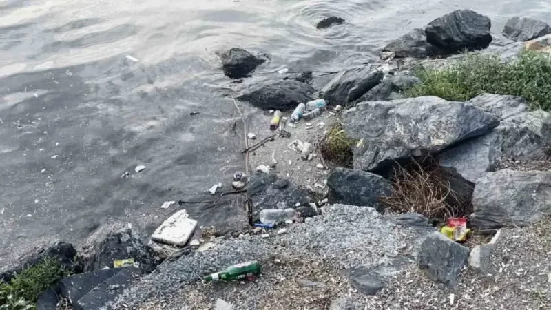 Haliç’in kıyıları çöplüğe döndü
