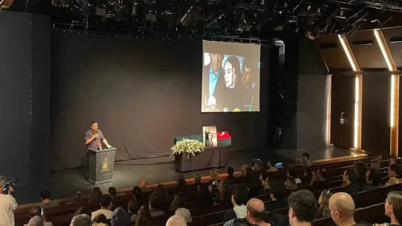 Tomris Giritlioğlu için tören